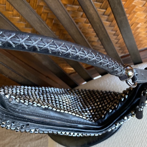 BURBERRY PRORSUM - Black Studded Leather Hoxton Hobo - Picture 14 of 16